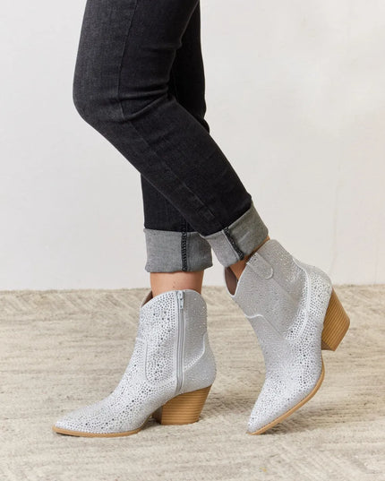 6ec1dd91f08b44d88a7030884a5f0ebd-Max