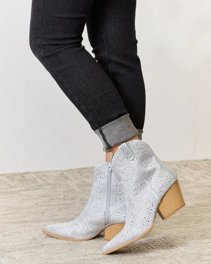 2ae28473754241b48a58863eddaddbf0-Max