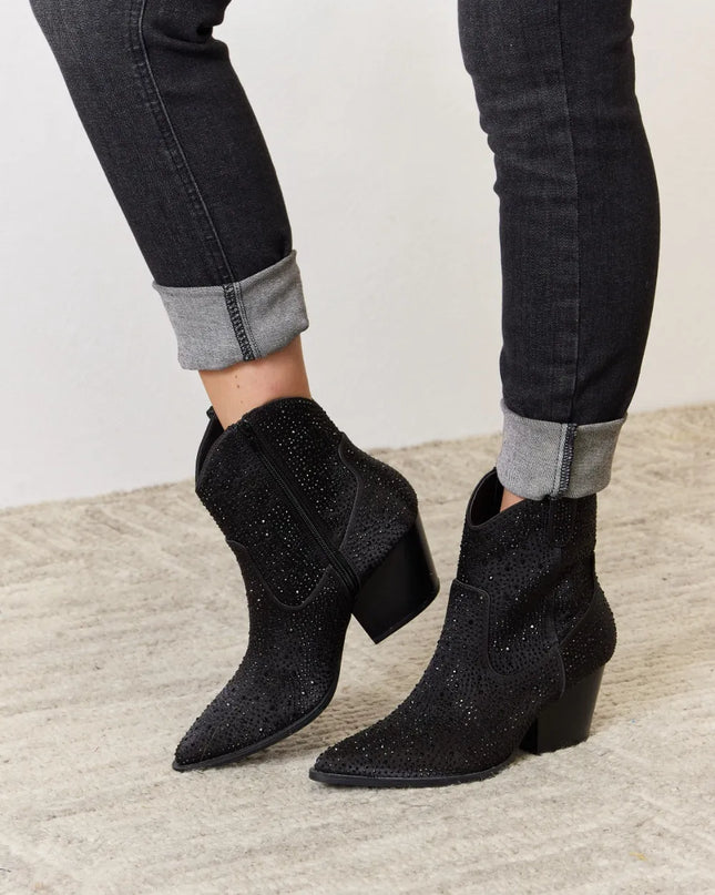 8547eac94be04b969f5c7a8b570a6564-Max